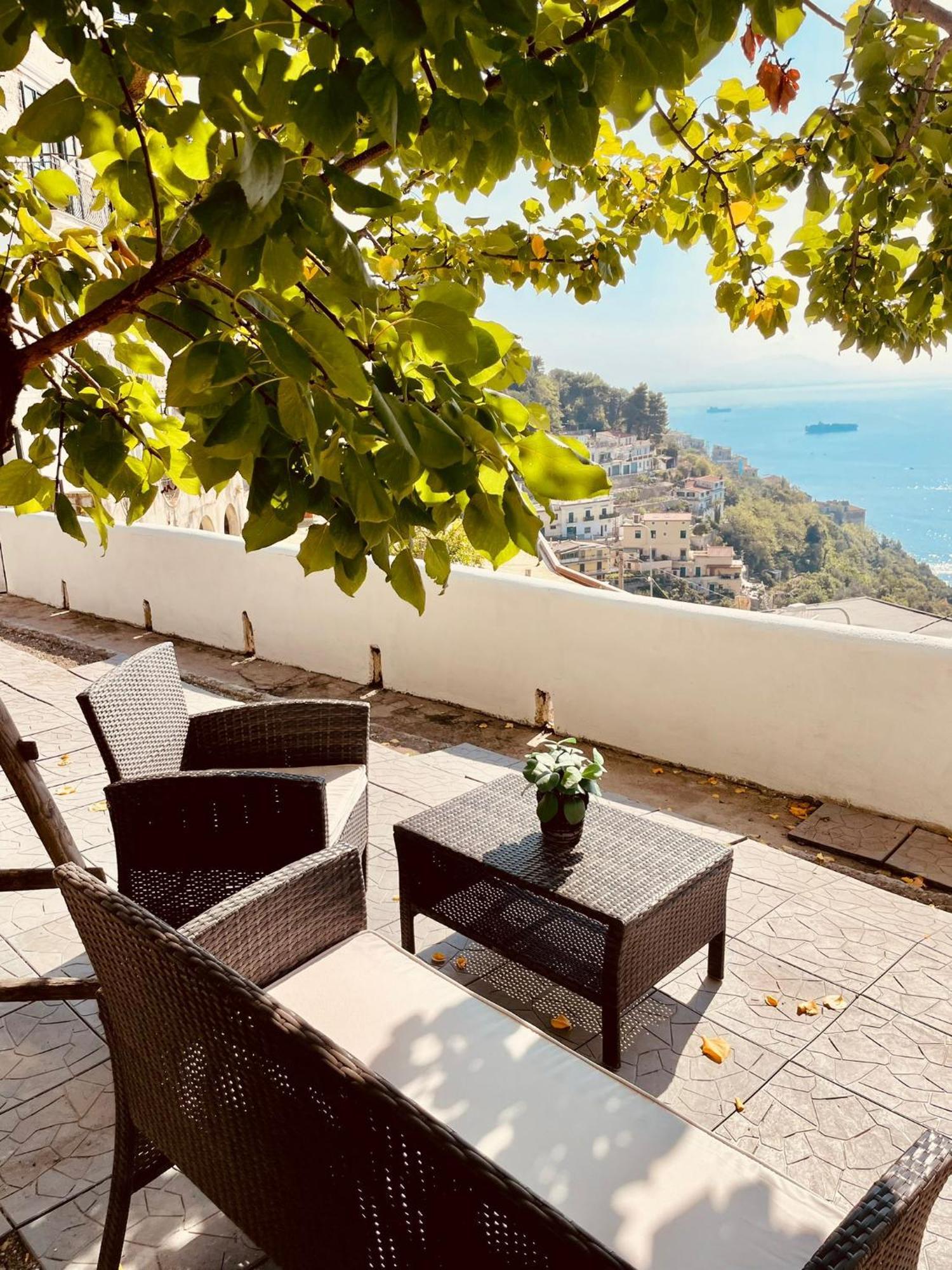 Апартаменты Borgo Virginia - Sea View In Amalfi Coast Виетри Экстерьер фото