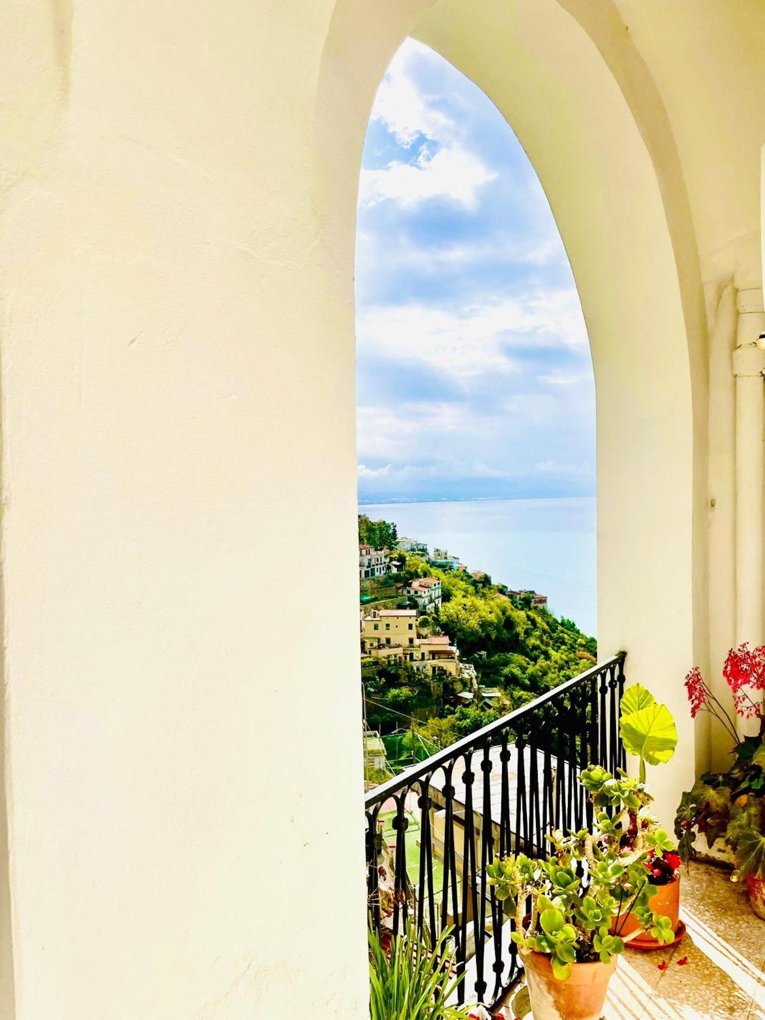 Апартаменты Borgo Virginia - Sea View In Amalfi Coast Виетри Экстерьер фото