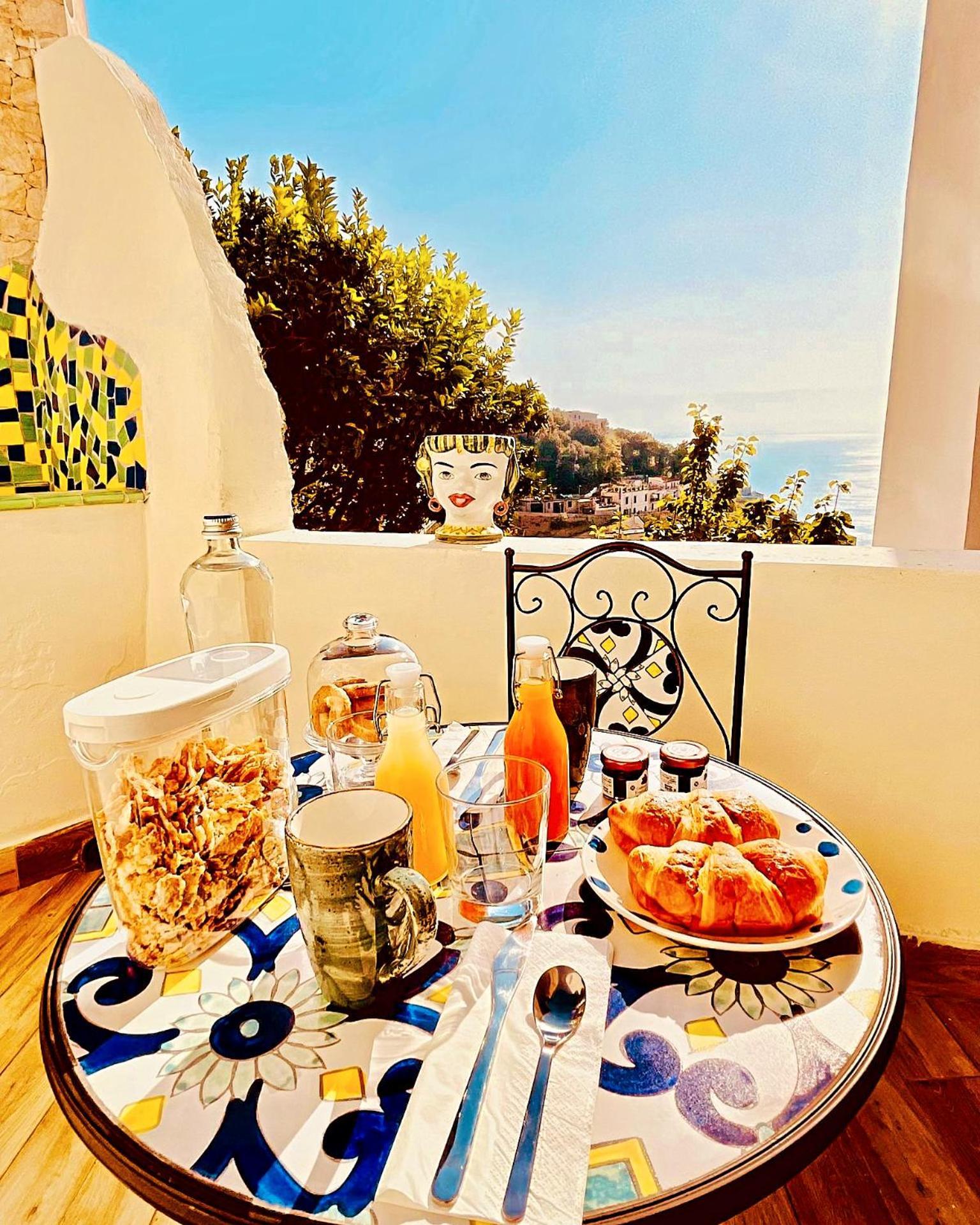 Апартаменты Borgo Virginia - Sea View In Amalfi Coast Виетри Экстерьер фото